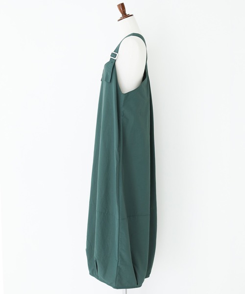 n'OrLABEL（ノアールレーベル）の「『コクーンナイロンジャンパースカート』（ジャンパースカート・レディース・グリーン/ブラック/グレイッシュベージュ・1/2）」の11枚目の写真