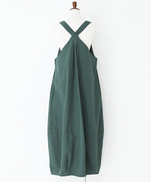 n'OrLABEL（ノアールレーベル）の「『コクーンナイロンジャンパースカート』（ジャンパースカート・レディース・グリーン/ブラック/グレイッシュベージュ・1/2）」の12枚目の写真