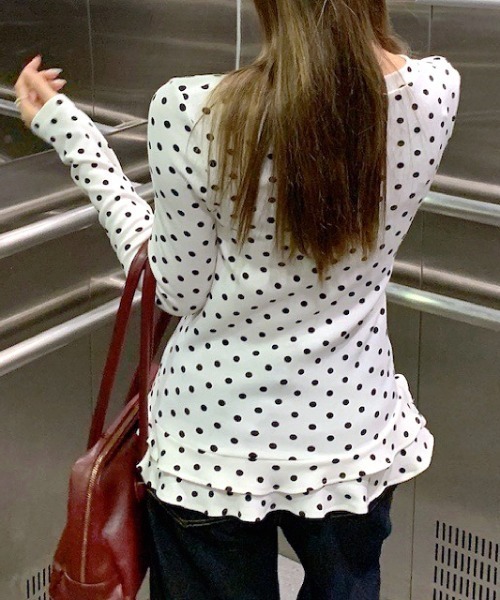 SHEENA(シーナ)の「裾フリルドットプリントロンT/長袖Tシャツ(Tシャツ/カットソー・レディース・ホワイト・M)」の6枚目の写真