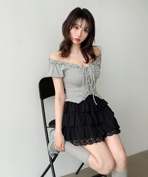 VEILA(ヴェイラ)の「フリルショート丈オフショルトップス(Tシャツ/カットソー・レディース・ブラック/グレー・フリー)」の11枚目の写真