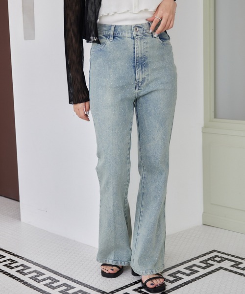 one after another NICE CLAUP(ワンアフターアナザーナイスクラップ)の「ビジューフレアデニムパンツ(デニムパンツ・レディース・ブルー系その他/ブルー/ネイビー・SMALL/MEDIUM)」の3枚目の写真