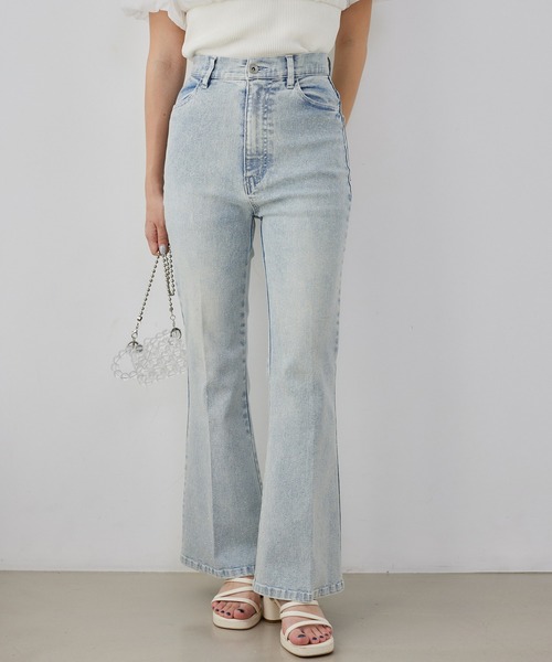 one after another NICE CLAUP(ワンアフターアナザーナイスクラップ)の「ビジューフレアデニムパンツ(デニムパンツ・レディース・ブルー系その他/ブルー/ネイビー・SMALL/MEDIUM)」の2枚目の写真