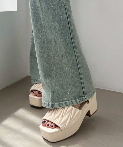 one after another NICE CLAUP(ワンアフターアナザーナイスクラップ)の「ビジューフレアデニムパンツ(デニムパンツ・レディース・ブルー系その他/ブルー/ネイビー・SMALL/MEDIUM)」の13枚目の写真