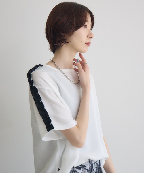 TRANOI.ショルダーフリルレイズプルオーバー　今期新作　トラノイ TRANOI .ショルダーフリルレイズプルオーバー（Tシャツ