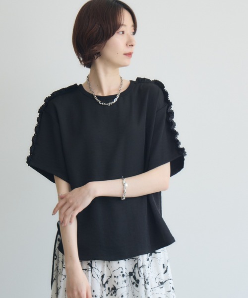 TRANOI.ショルダーフリルレイズプルオーバー　今期新作　トラノイ TRANOI .ショルダーフリルレイズプルオーバー（Tシャツ