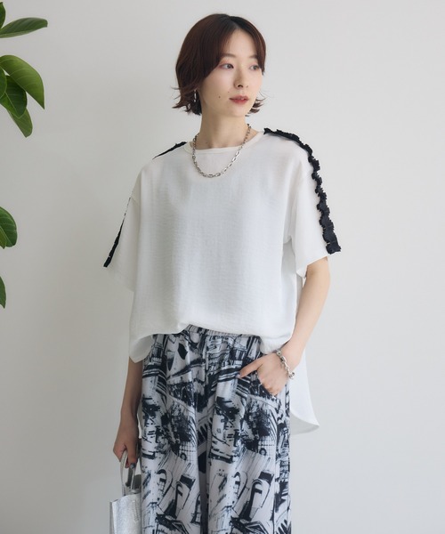 TRANOI .ショルダーフリルレイズプルオーバー（Tシャツ