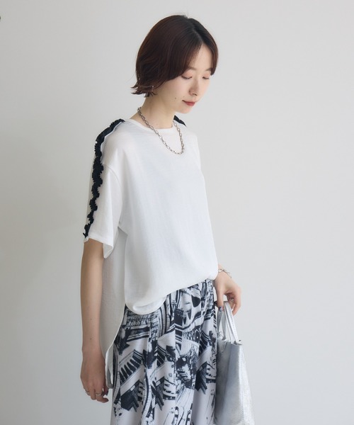TRANOI .ショルダーフリルレイズプルオーバー（Tシャツ