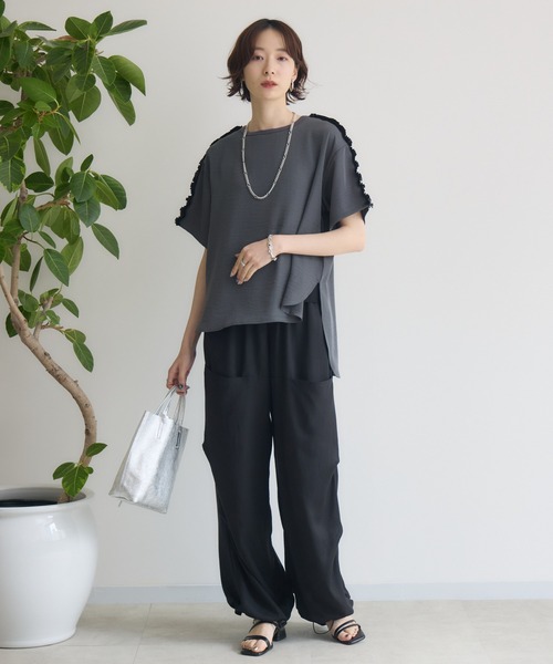 TRANOI.ショルダーフリルレイズプルオーバー　今期新作　トラノイ TRANOI .ショルダーフリルレイズプルオーバー（Tシャツ