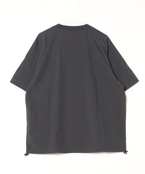 NEW BALANCE(ニューバランス)の「大谷翔平 ウーブンショートスリーブトップ(Tシャツ/カットソー・メンズ・ベージュ/チャコールグレー・SMALL/MEDIUM/LARGE/X-LARGE/XX-LARGE)」の17枚目の写真