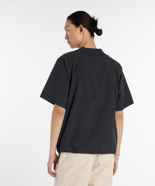 NEW BALANCE(ニューバランス)の「大谷翔平 ウーブンショートスリーブトップ(Tシャツ/カットソー・メンズ・ベージュ/チャコールグレー・SMALL/MEDIUM/LARGE/X-LARGE/XX-LARGE)」の4枚目の写真