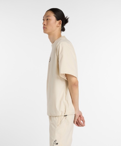 NEW BALANCE(ニューバランス)の「大谷翔平 ウーブンショートスリーブトップ(Tシャツ/カットソー・メンズ・ベージュ/チャコールグレー・SMALL/MEDIUM/LARGE/X-LARGE/XX-LARGE)」の10枚目の写真