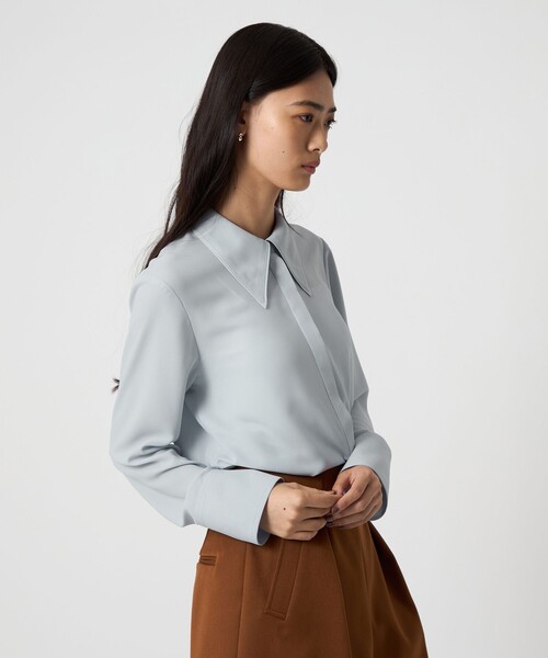 EMMEL REFINES(エメルリファインズ)の「<EMMEL REFINES>EM パイピングエリ トロミシャツ(シャツ/ブラウス・レディース・オフホワイト/ライトブルー/ダークブラウン・FREE)」の8枚目の写真