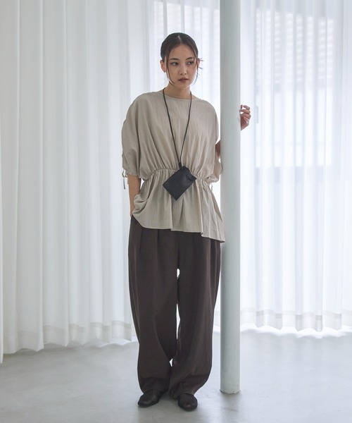 feepur（フェピュール）の「ショルダーギャザーボックスブラウス（シャツ/ブラウス・レディース・アイボリー/ブラック・MEDIUM）」の7枚目の写真