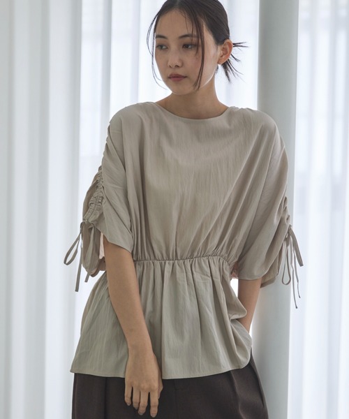 feepur（フェピュール）の「ショルダーギャザーボックスブラウス（シャツ/ブラウス・レディース・アイボリー/ブラック・MEDIUM）」の11枚目の写真