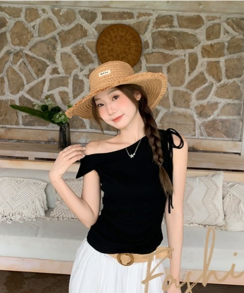 gossip!ロサンゼルス(ゴシップロサンゼルス)の「【Y2Kガーリー】アシンメトリーオフショルダーギャザーTシャツ(Tシャツ/カットソー・レディース・ブラック/ライトピンク・FREE)」の1枚目の写真