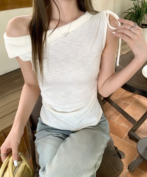 gossip!ロサンゼルス(ゴシップロサンゼルス)の「【Y2Kガーリー】アシンメトリーオフショルダーギャザーTシャツ(Tシャツ/カットソー・レディース・ブラック/ライトピンク・FREE)」の7枚目の写真