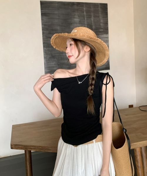 gossip!ロサンゼルス(ゴシップロサンゼルス)の「【Y2Kガーリー】アシンメトリーオフショルダーギャザーTシャツ(Tシャツ/カットソー・レディース・ブラック/ライトピンク・FREE)」の8枚目の写真
