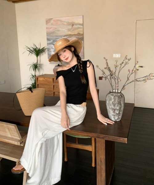 gossip!ロサンゼルス(ゴシップロサンゼルス)の「【Y2Kガーリー】アシンメトリーオフショルダーギャザーTシャツ(Tシャツ/カットソー・レディース・ブラック/ライトピンク・FREE)」の9枚目の写真