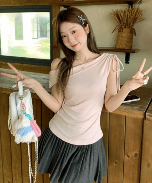 gossip!ロサンゼルス(ゴシップロサンゼルス)の「【Y2Kガーリー】アシンメトリーオフショルダーギャザーTシャツ(Tシャツ/カットソー・レディース・ブラック/ライトピンク・FREE)」の17枚目の写真