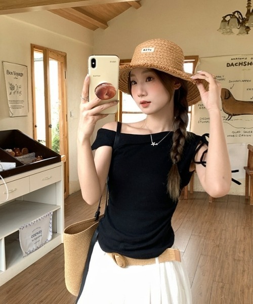 gossip!ロサンゼルス(ゴシップロサンゼルス)の「【Y2Kガーリー】アシンメトリーオフショルダーギャザーTシャツ(Tシャツ/カットソー・レディース・ブラック/ライトピンク・FREE)」の11枚目の写真