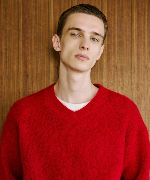 ADAM ET ROPE'（アダムエロペ）の「モヘアミックス オーバーサイズ Vネックニット（ニット/セーター・メンズ・キャメル/レッド/ブラック・L/M）」の22枚目の写真