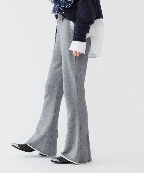 maturely(マチュアリー)の「【1/15再値下げ】maturely / グリッター ジッパー パンツ(スウェットパンツ・レディース・シルバー/ゴールド・0/1)」の1枚目の写真