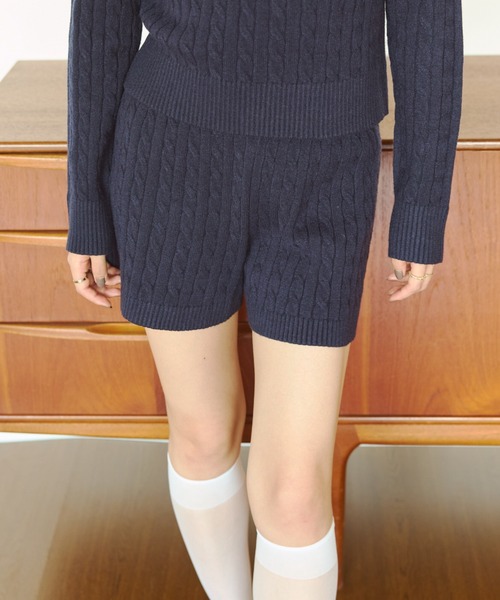 VANNIE U（ヴァニーユー）の「ミニケーブルニットショートパンツ/セットアップ着用可能（その他パンツ・レディース・グレー/ネイビー・FREE）」の4枚目の写真