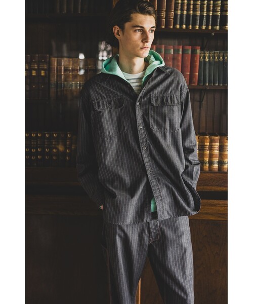 BEAMS PLUS（ビームスプラス）の「ユニフォーム サージ ピンストライプ ワークシャツ（シャツ/ブラウス・メンズ・グレー/カーキ・S/M/L/XL）」の3枚目の写真