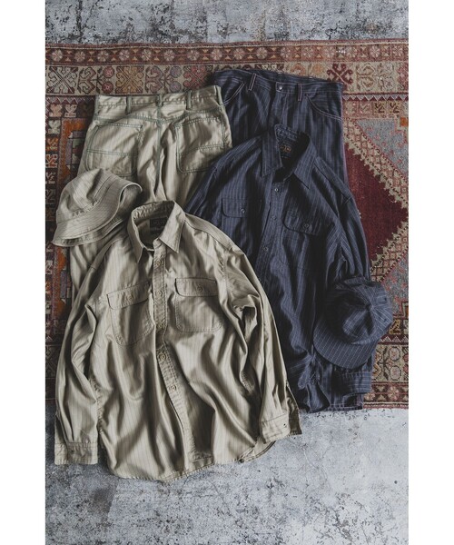 BEAMS PLUS（ビームスプラス）の「ユニフォーム サージ ピンストライプ ワークシャツ（シャツ/ブラウス・メンズ・グレー/カーキ・S/M/L/XL）」の6枚目の写真