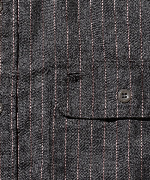 BEAMS PLUS（ビームスプラス）の「ユニフォーム サージ ピンストライプ ワークシャツ（シャツ/ブラウス・メンズ・グレー/カーキ・S/M/L/XL）」の10枚目の写真