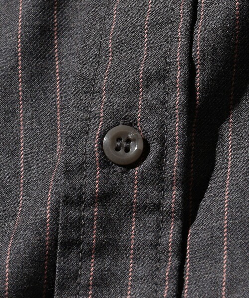 BEAMS PLUS（ビームスプラス）の「ユニフォーム サージ ピンストライプ ワークシャツ（シャツ/ブラウス・メンズ・グレー/カーキ・S/M/L/XL）」の11枚目の写真