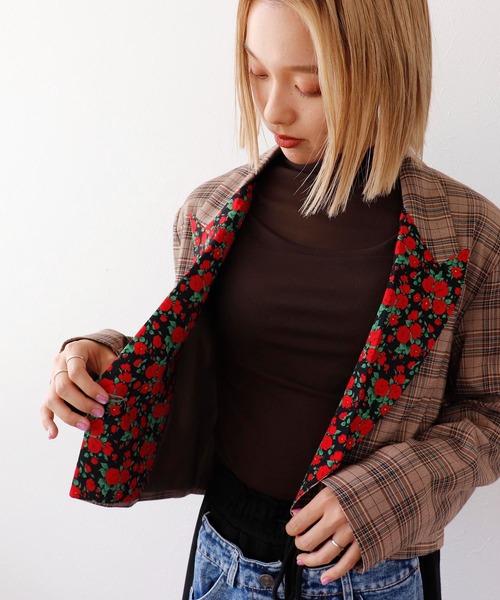 Three Four Time(スリーフォータイム)の「ローズプリント切替チェックショートジャケット(テーラードジャケット・レディース・ベージュ・FREE)」の3枚目の写真