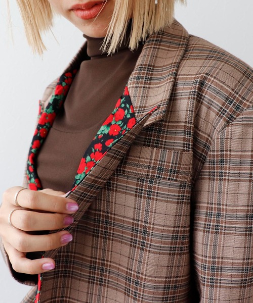 Three Four Time(スリーフォータイム)の「ローズプリント切替チェックショートジャケット(テーラードジャケット・レディース・ベージュ・FREE)」の4枚目の写真