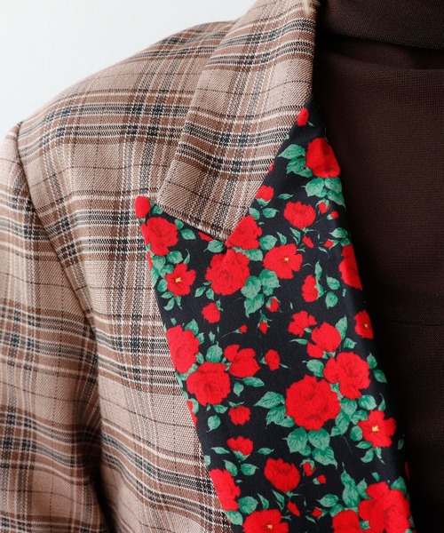 Three Four Time(スリーフォータイム)の「ローズプリント切替チェックショートジャケット(テーラードジャケット・レディース・ベージュ・FREE)」の5枚目の写真