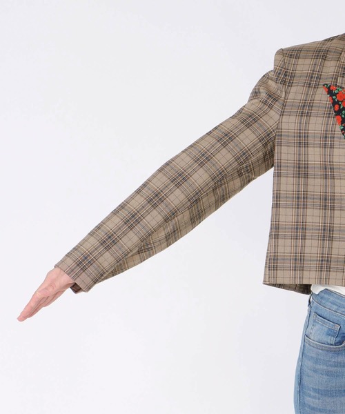 Three Four Time(スリーフォータイム)の「ローズプリント切替チェックショートジャケット(テーラードジャケット・レディース・ベージュ・FREE)」の12枚目の写真