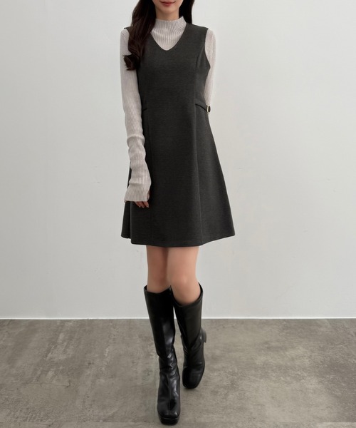 CENEA（セネア）の「Vネックミニジャンパースカート（ジャンパースカート・レディース・グレイッシュベージュ/ブラック/チャコール・SMALL/LARGE/MEDIUM）」の10枚目の写真