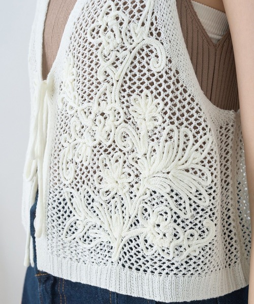 earth music&ecology（アースミュージックアンドエコロジー）の「フラワー刺繍メッシュベスト（ベスト・レディース・ブラック/オフホワイト・FREE）」の10枚目の写真