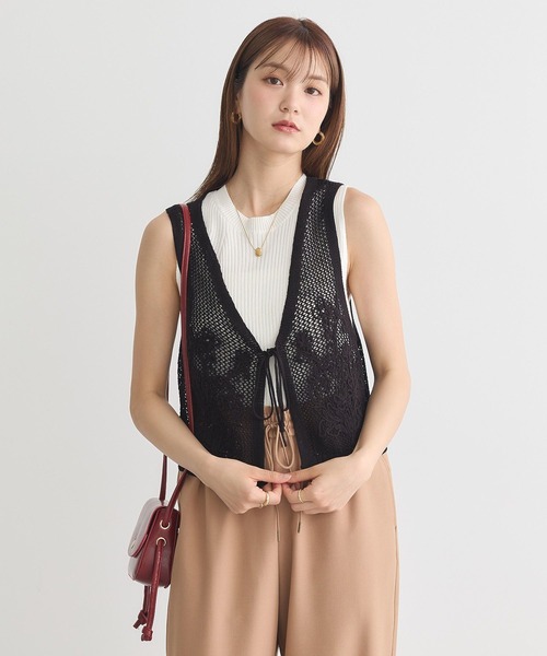 earth music&ecology（アースミュージックアンドエコロジー）の「フラワー刺繍メッシュベスト（ベスト・レディース・ブラック/オフホワイト・FREE）」の13枚目の写真