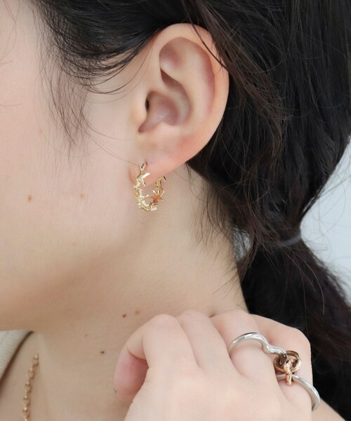 fredy emue（フレディエミュ）の「星フープピアス（ピアス（両耳用）・レディース・シルバー/ゴールド・FREE）」の2枚目の写真