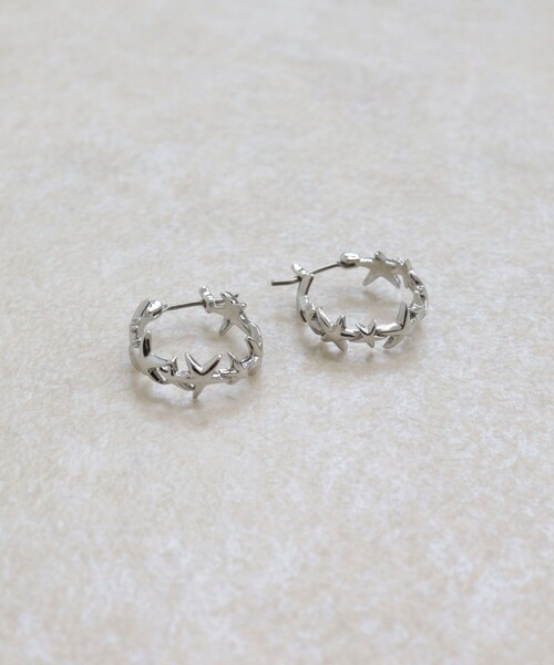 fredy emue（フレディエミュ）の「星フープピアス（ピアス（両耳用）・レディース・シルバー/ゴールド・FREE）」の9枚目の写真
