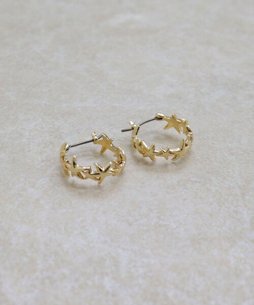 fredy emue（フレディエミュ）の「星フープピアス（ピアス（両耳用）・レディース・シルバー/ゴールド・FREE）」の4枚目の写真