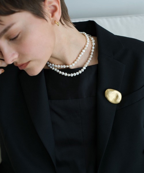 allureville（アルアバイル）の「オーバルブローチ（ブローチ/コサージュ・レディース・シルバー/ゴールド・FREE）」の2枚目の写真