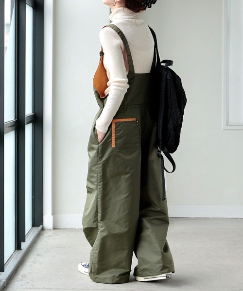 HUG.U(ハグユー)の「MA-1風ワイドサロペット(サロペット/オーバーオール・レディース・カーキ/ブラック・FREE)」の5枚目の写真