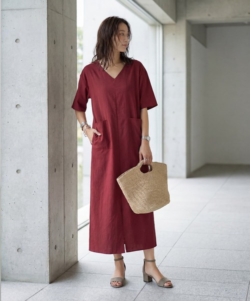 STYLE DELI(スタイルデリ)の「ファスナースリット麻混Vネックワンピース(ワンピース・レディース・レッド系/オレンジ系・01/02)」の2枚目の写真