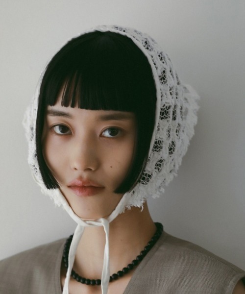 anuke(アンヌーク)の「Lace Babushka(バンダナ/スカーフ・レディース・ホワイト/ブラック・FREE)」の1枚目の写真