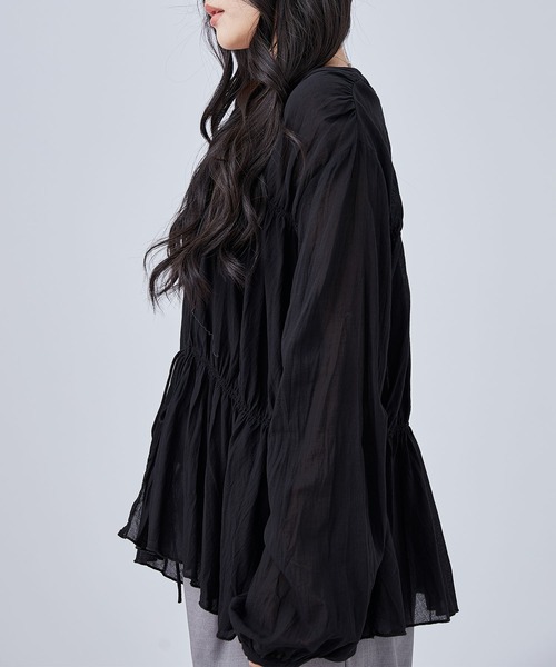 Lace Ladies(レースレディース)の「Vネック フロント リボン ティアード ギャザー プルオーバー(シャツ/ブラウス・レディース・チャコールグレー/ブラック/ホワイト・FREE)」の7枚目の写真