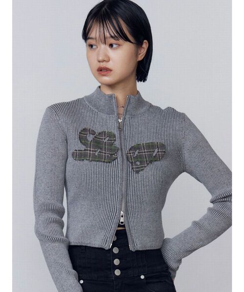 EMODA（エモダ）の「パッチロゴプレーティングニット（ニット/セーター・レディース・ブラック/ブラウン/グレー/ピンク・FREE）」の21枚目の写真