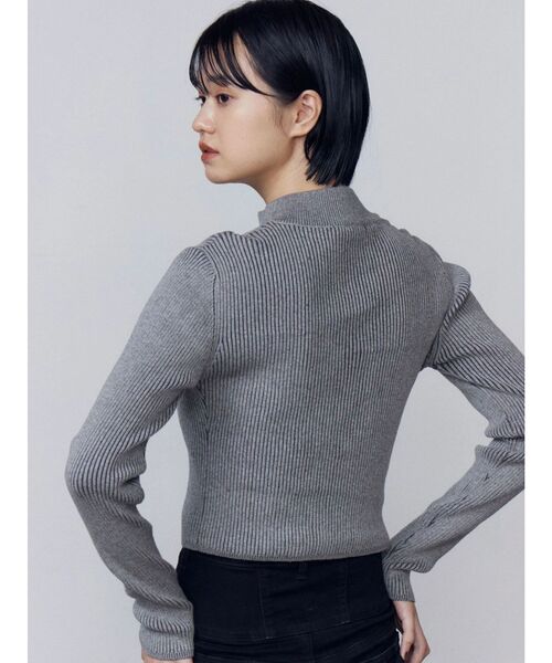 EMODA（エモダ）の「パッチロゴプレーティングニット（ニット/セーター・レディース・ブラック/ブラウン/グレー/ピンク・FREE）」の22枚目の写真