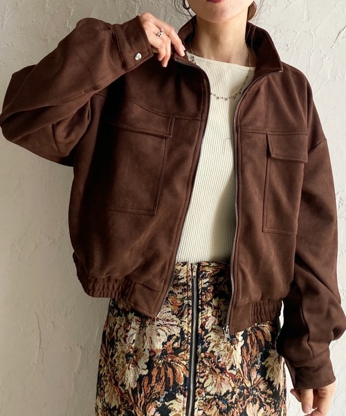 She's Closet(シーズクローゼット)の「ショート丈ジップアップスタンドネックフェイクスエードブルゾン(ブルゾン・レディース・ブラック/ダークブラウン/キャメル・FREE)」の2枚目の写真