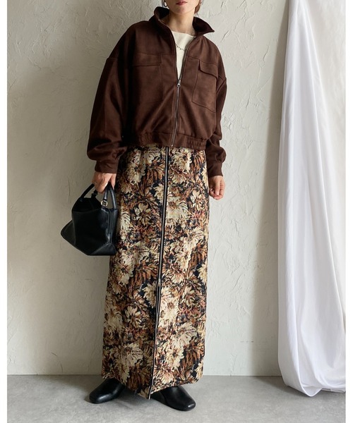 She's Closet(シーズクローゼット)の「ショート丈ジップアップスタンドネックフェイクスエードブルゾン(ブルゾン・レディース・ブラック/ダークブラウン/キャメル・FREE)」の4枚目の写真